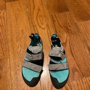Climbing shoes size 6